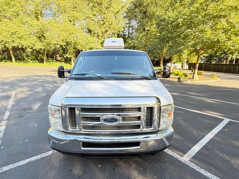 Used 2009 Ford E-350 and Econoline 350 Extended Super Duty image 2