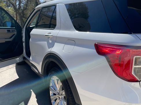 Used 2020 Ford Explorer Limited w/ Hybrid Equipment Group 310A RWD image 9