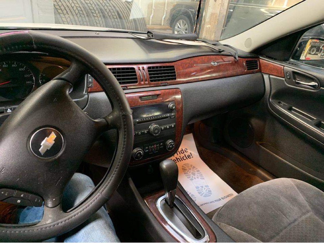 Used 2009 Chevrolet Impala LT FWD image 11
