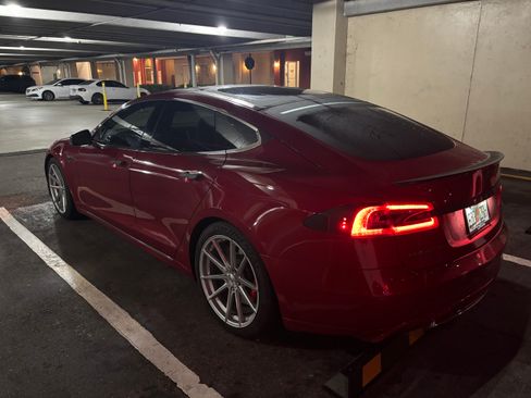 Used 2016 Tesla Model S P90D image 2
