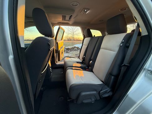 Used 2009 Dodge Journey SXT w/ Rear Seat Video Group image 18