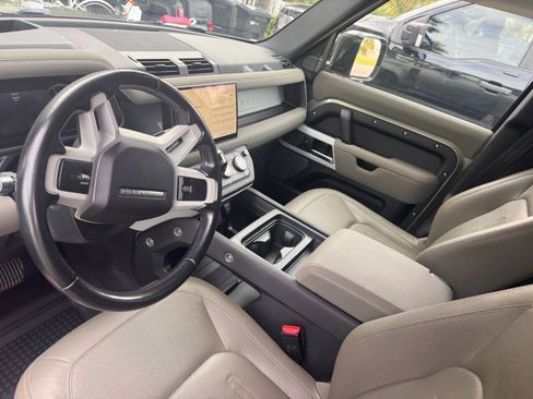 Used 2022 Land Rover Defender 110 S image 9