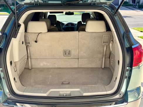 Used 2010 Buick Enclave CXL image 8