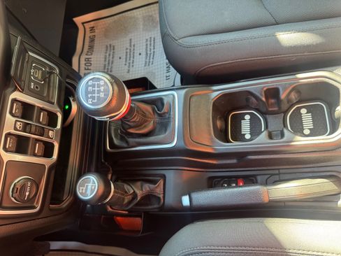 Used 2018 Jeep Wrangler Unlimited Sport S AWD/4WD image 13