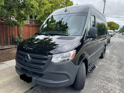 Used 2024 Mercedes-Benz Sprinter 2500 image 4