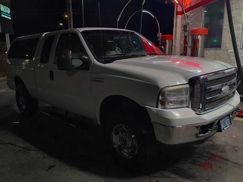Used 2006 Ford F250 Lariat image 2