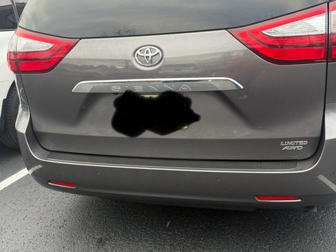 Used 2019 Toyota Sienna Limited Premium image 4