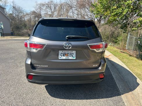 Used 2014 Toyota Highlander XLE image 10