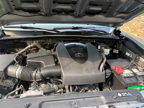 Used 2018 Toyota Tacoma TRD Sport AWD/4WD image 21