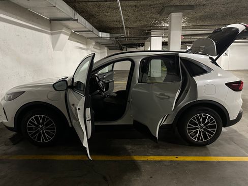 Used 2024 Ford Escape SE w/ PHEV Premium Package image 8