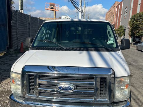 Used 2014 Ford E-350 and Econoline 350 XLT image 4