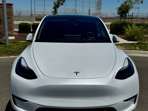 Used 2022 Tesla Model Y Performance AWD/4WD image 1