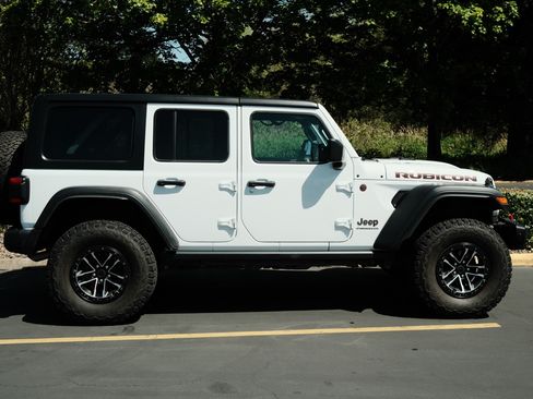 Used 2024 Jeep Wrangler Unlimited Rubicon w/ XTREMEE 35" Tire Package AWD/4WD image 2
