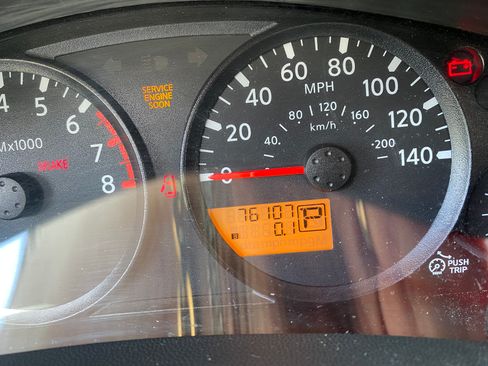 Used 2011 Suzuki Equator Premium RWD image 9