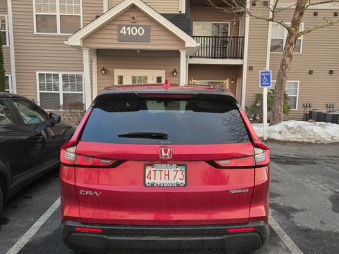 Used 2025 Honda CR-V LX image 4