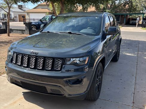 Used 2018 Jeep Grand Cherokee Altitude image 8