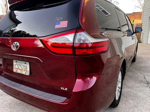 Used 2016 Toyota Sienna XLE Premium image 6