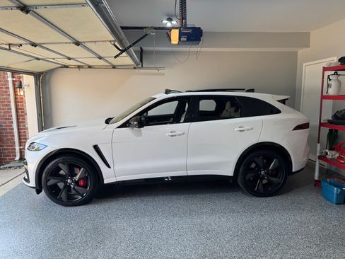 Used 2024 Jaguar F-PACE SVR image 5