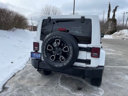 Used 2018 Jeep Wrangler Unlimited Sahara image 11