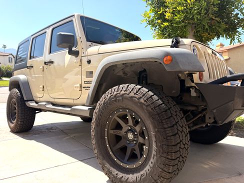 Used 2011 Jeep Wrangler Unlimited Sport image 2