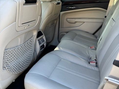 Used 2010 Cadillac SRX Luxury image 16
