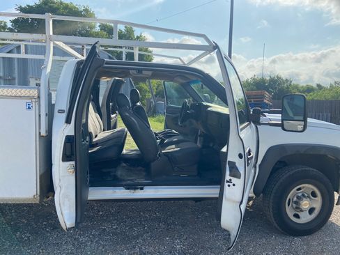 Used 2004 Chevrolet Silverado 2500 W/T RWD image 8