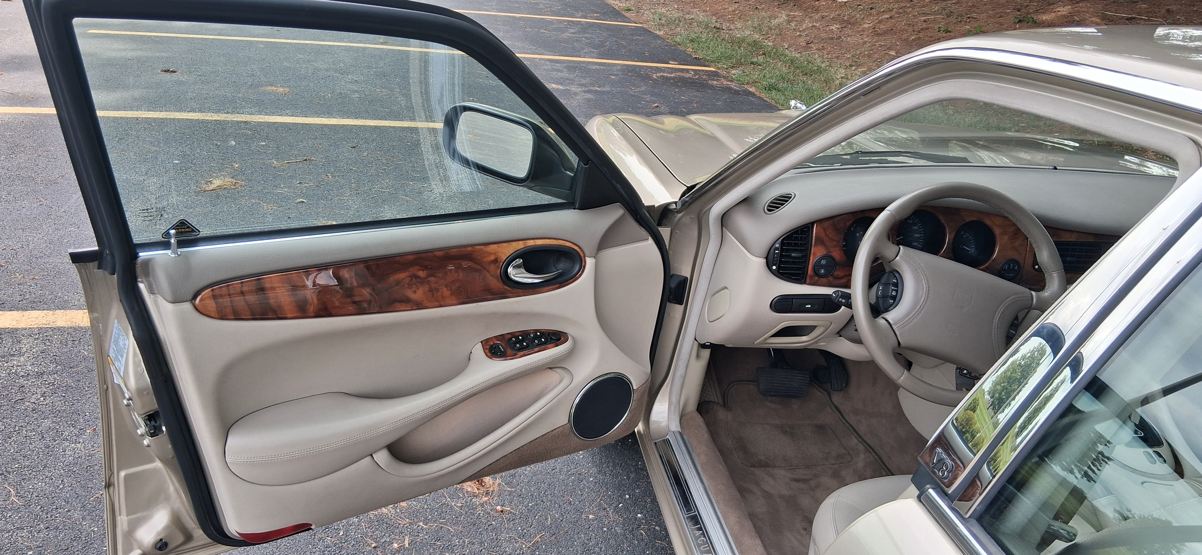 Used 1998 Jaguar XJ8 RWD image 12