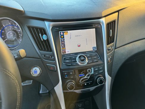 Used 2013 Hyundai Sonata SE w/ Navigation & Sunroof Pkg image 13