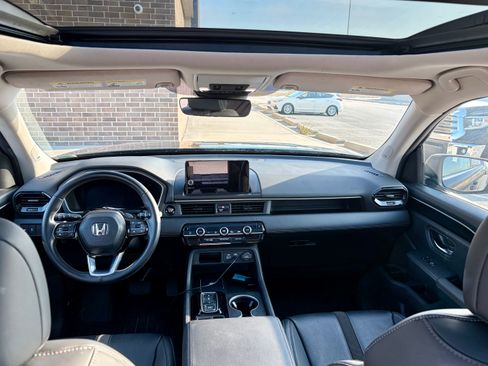 Used 2023 Honda Pilot Touring image 9