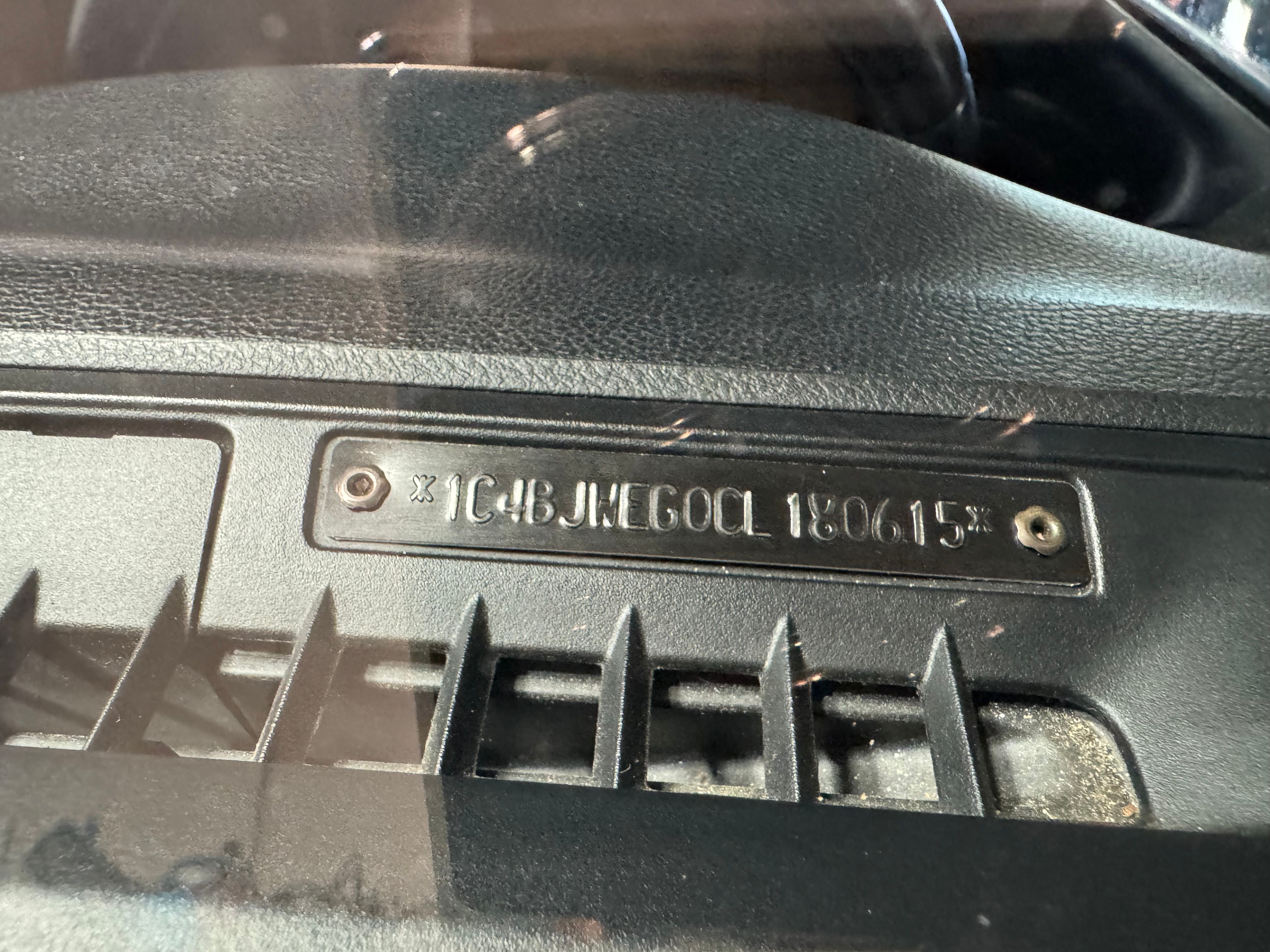 Used 2012 Jeep Wrangler Unlimited Sahara w/ Connectivity Group AWD/4WD image 9