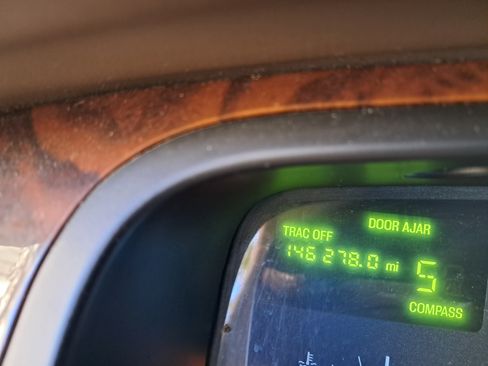 Used 1998 Lincoln Town Car Signature image 11