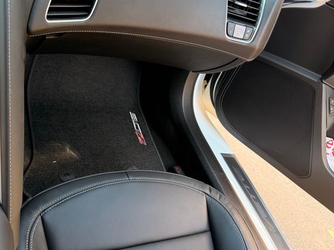 Used 2015 Chevrolet Corvette Z06 w/ 3LZ Preferred Equipment Group image 15