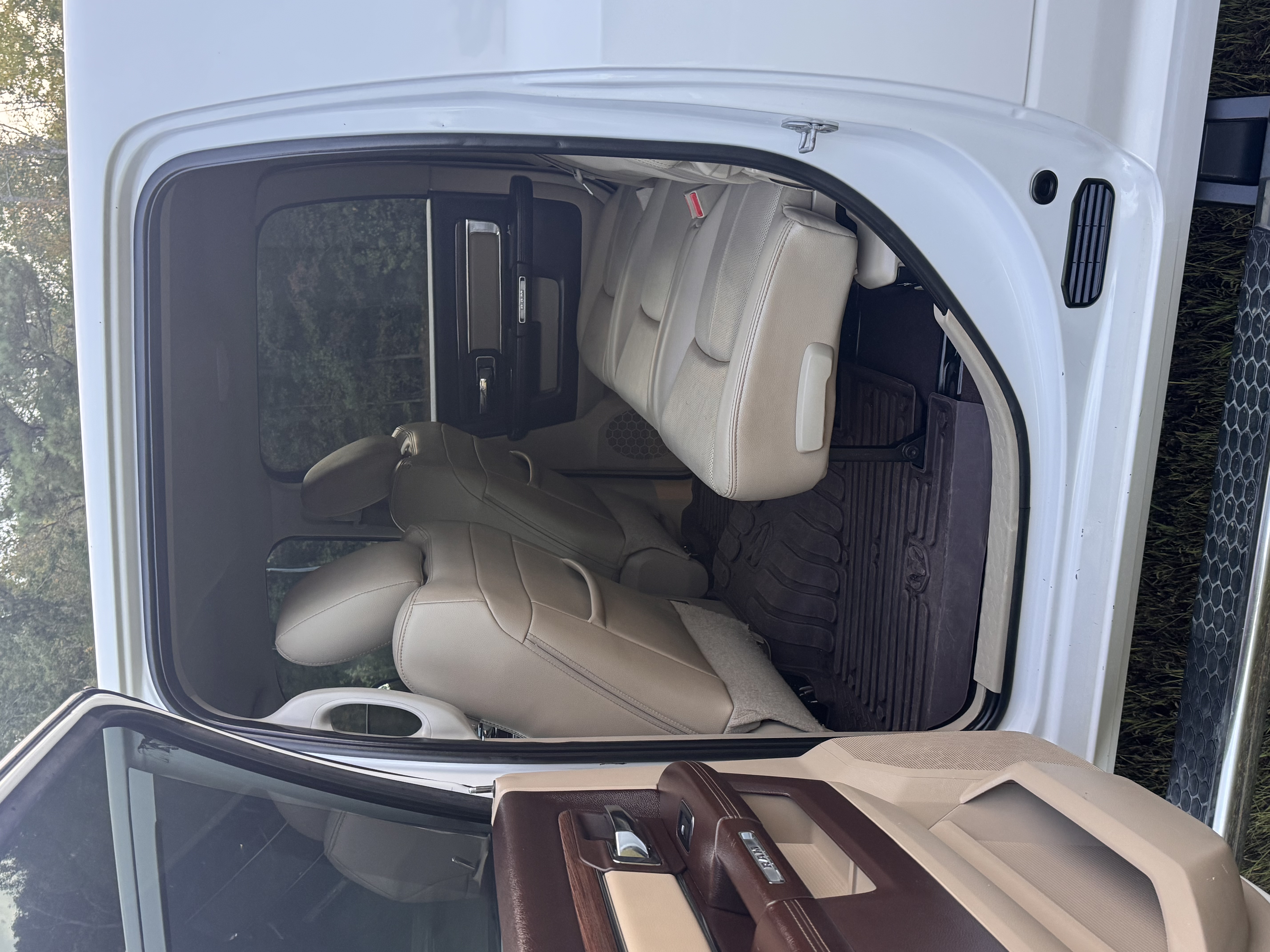 Used 2018 RAM 2500 Laramie AWD/4WD image 6