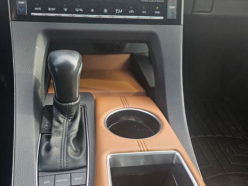Used 2022 Toyota Avalon Limited image 15