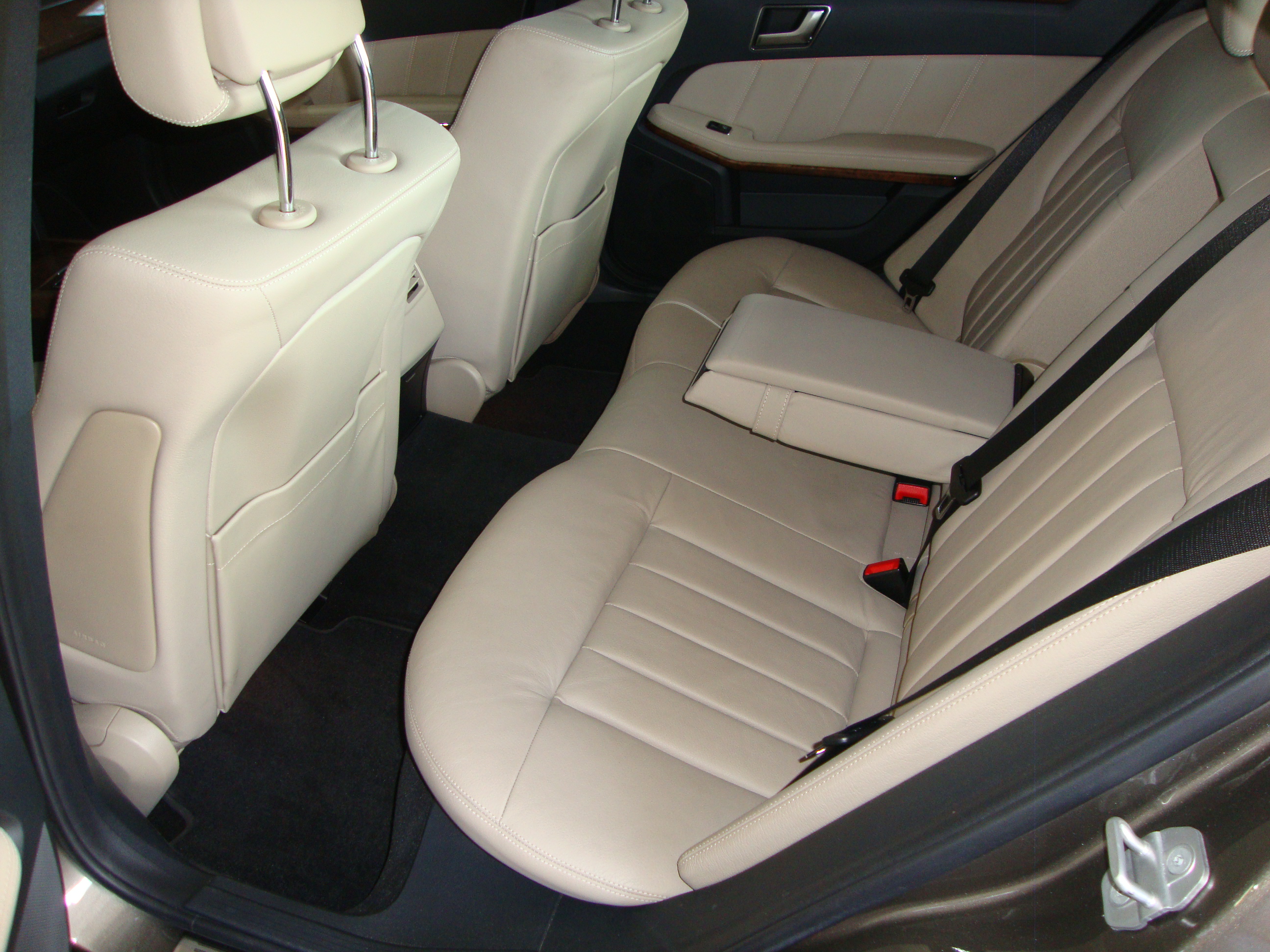 Used 2013 Mercedes-Benz E 350 BlueTEC Sedan image 10