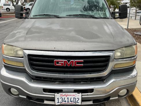 Used 2006 GMC Sierra 2500 SLT w/ Heavy-Duty Power Package image 2