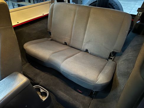 Used 2006 Jeep Wrangler Unlimited w/ Premium Audio Group image 10