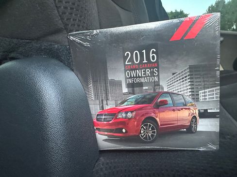 Used 2016 Dodge Grand Caravan SXT w/ UConnect Hands-Free Group image 18