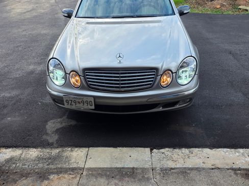 Used 2004 Mercedes-Benz E 500 E 500 Sedan 4D image 2