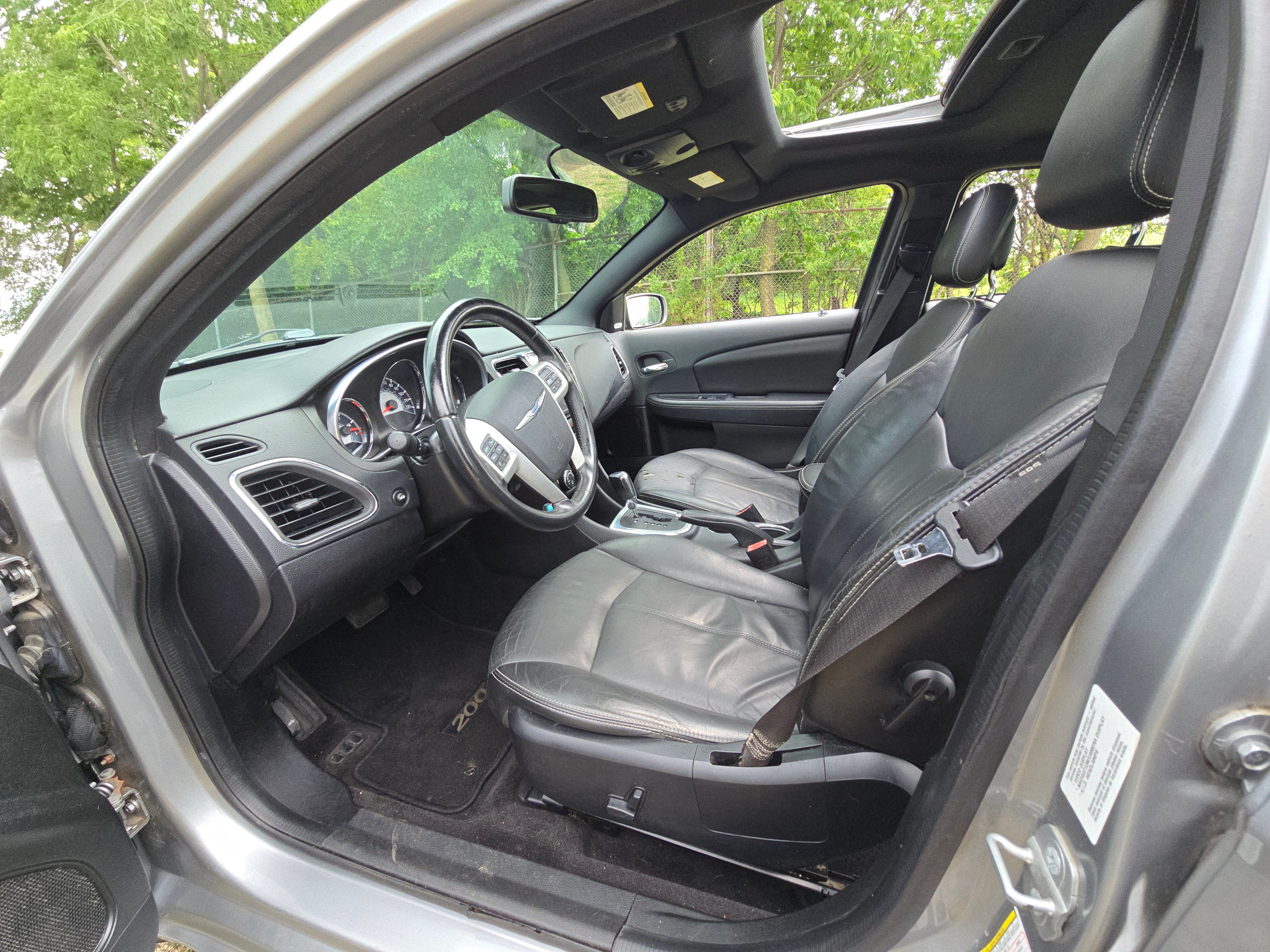 Used 2014 Chrysler 200 Limited w/ Sun/Sound Group FWD image 4