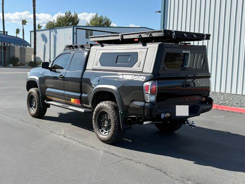 Used 2021 Toyota Tacoma TRD Off-Road w/ Technology Package image 9