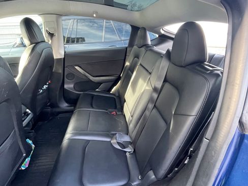 Used 2022 Tesla Model Y Long Range image 9