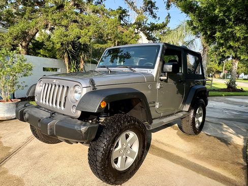 Used 2017 Jeep Wrangler Sport w/ Quick Order Package 24S AWD/4WD image 2