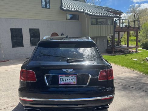 Used 2018 Bentley Bentayga AWD/4WD image 4