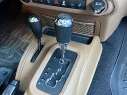 Used 2015 Jeep Wrangler Unlimited Rubicon w/ Connectivity Group AWD/4WD image 30