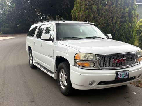 Used 2005 GMC Yukon XL Denali AWD/4WD image 1