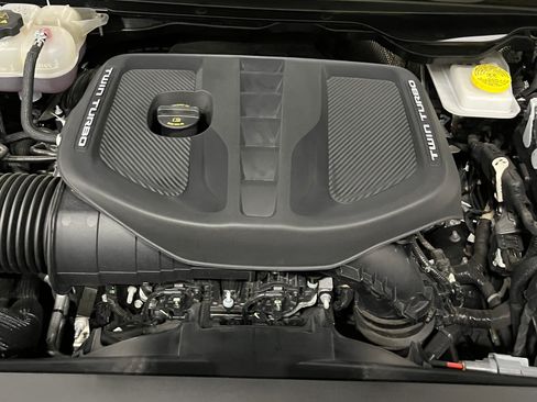Used 2025 RAM 1500 Limited AWD/4WD image 4