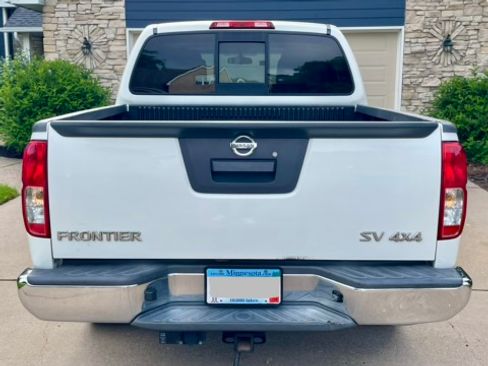 Used 2016 Nissan Frontier SV AWD/4WD image 8