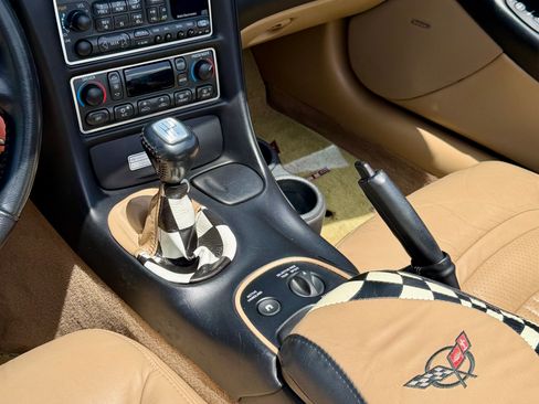 Used 2004 Chevrolet Corvette Convertible w/ Preferred Equipment Group RWD image 13