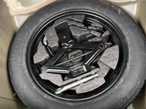 Used 2012 Subaru Outback 2.5i Limited w/ Moonroof Pkg image 11